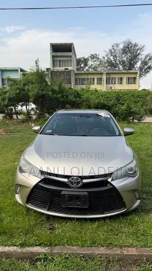 Toyota Camry SE 4dr Sedan (2.5L 4cyl 6A) 2015 Beige