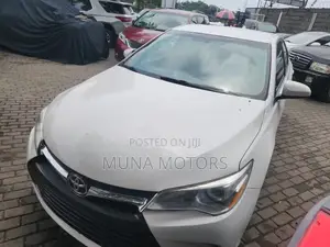 Toyota Camry LE 4dr Sedan (2.5L 4cyl 6A) 2015 White