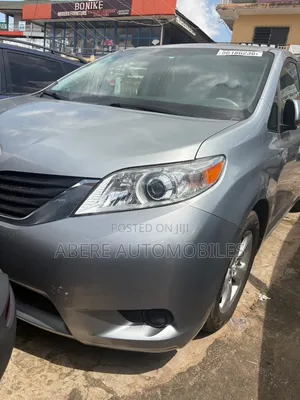 Toyota Sienna LE 8 Passenger 2011 Silver