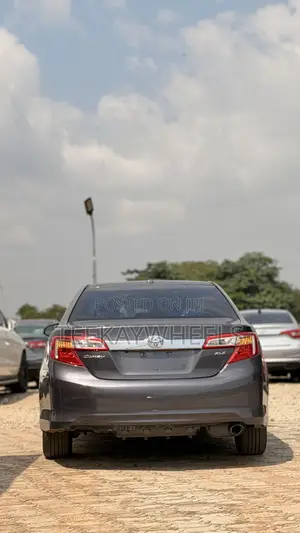 Toyota Camry XLE 4dr Sedan (2.5L 4cyl 6A) 2013 Gray