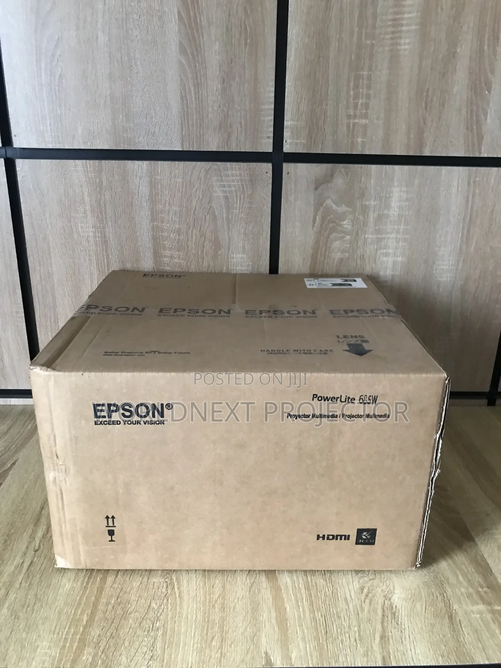 Ultra Short Throw Epson EB-685W — Big-Screen Learning