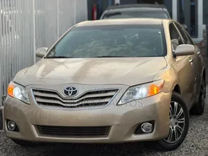 Toyota Camry 2010 Gold