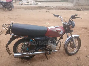 Bajaj Boxer 100 2025 Red