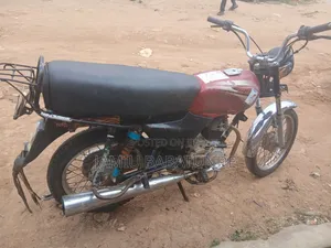 Bajaj Boxer 100 2025 Red