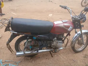 Bajaj Boxer 100 2025 Red