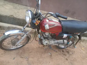 Bajaj Boxer 100 2025 Red