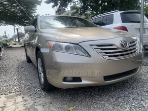 Toyota Camry LE 4dr Sedan (2.4L 4cyl 5A) 2009 Gold