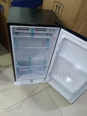 Royal 105L Refrigerator for Small Business Owners