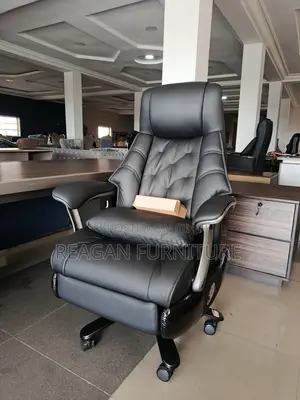 Luxury Black Leather Executive Office Chair With Carbon Fiber Accent