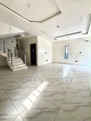 4bdrm Townhouse/Terrace in Lekki Phase 2 for sale