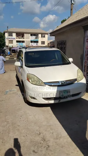 Toyota Sienna XLE FWD 2006 White