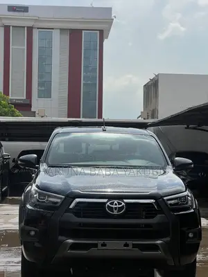 New Toyota Hilux SR5+ 2026 Black