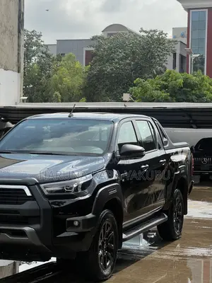 New Toyota Hilux SR5+ 2026 Black