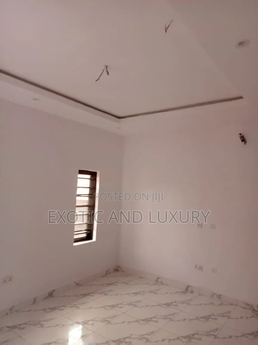Mini Flat in Adekunle for rent