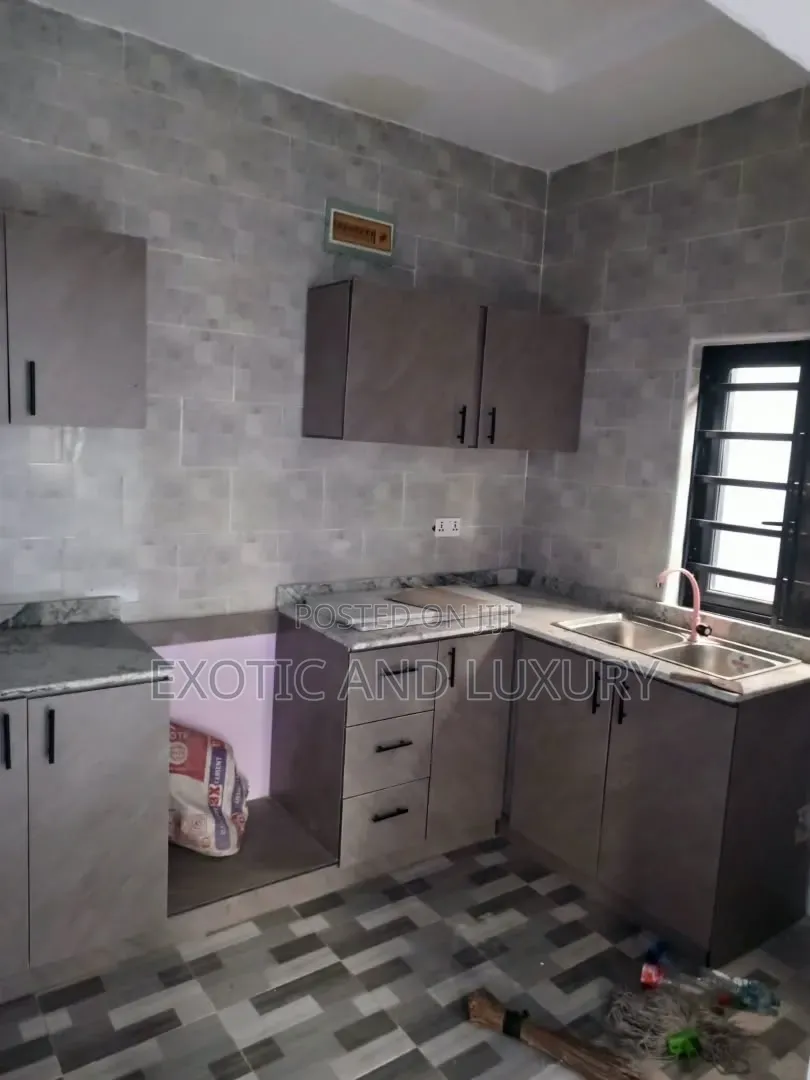 Mini Flat in Adekunle for rent