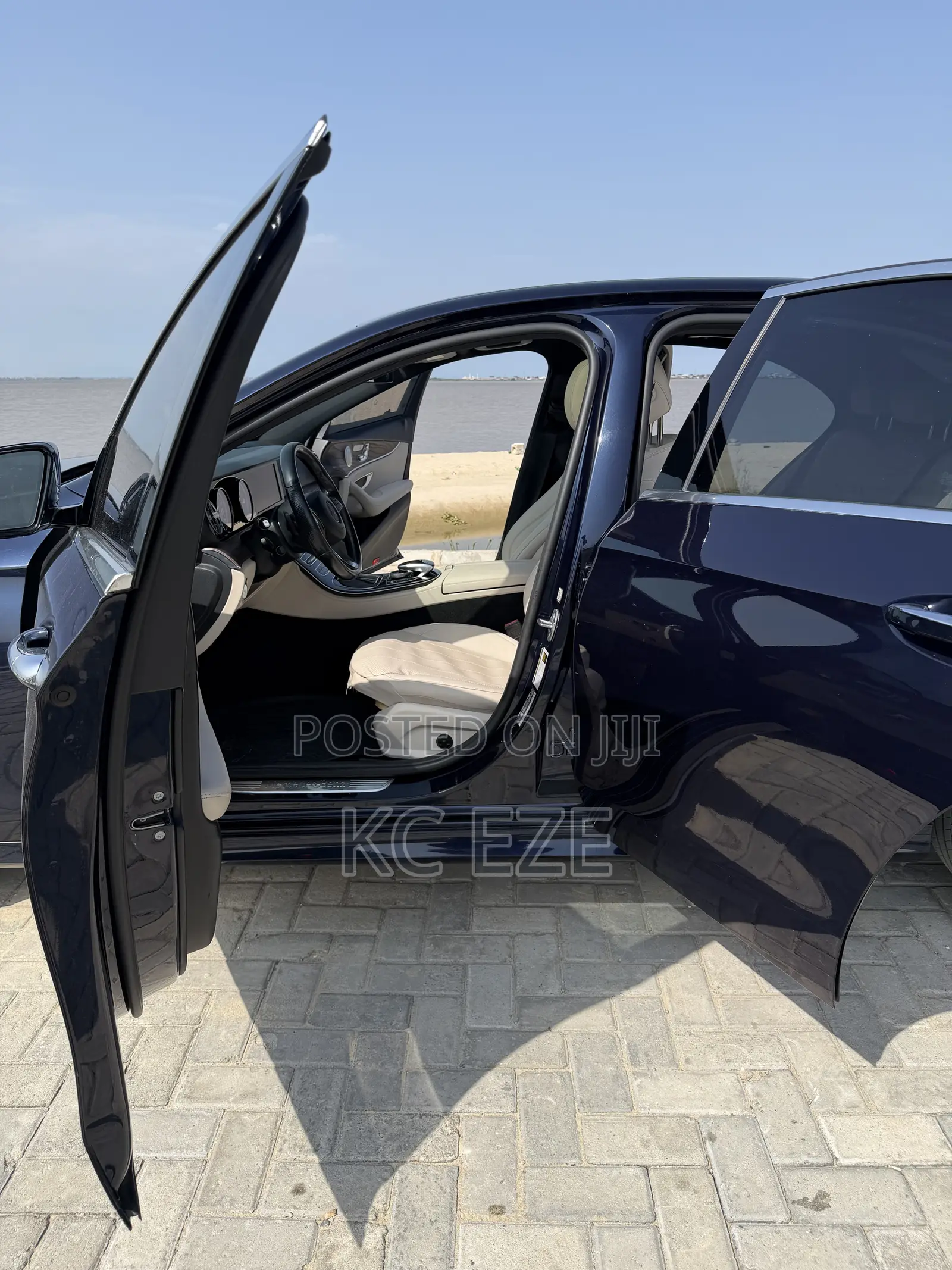 Mercedes-Benz E300 Base RWD Sedan (2.0L 4cyl 9A) 2017 Blue