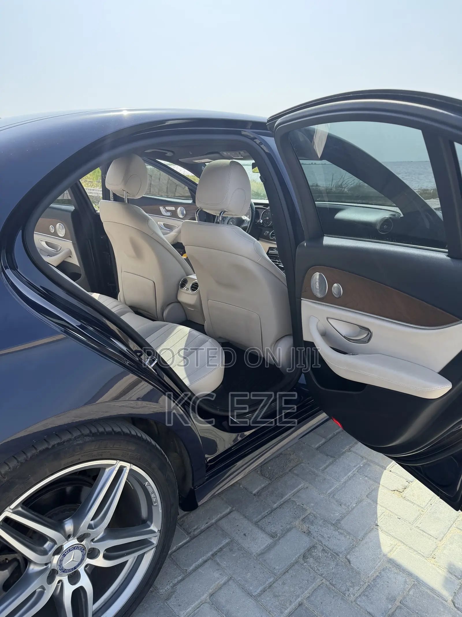 Mercedes-Benz E300 Base RWD Sedan (2.0L 4cyl 9A) 2017 Blue