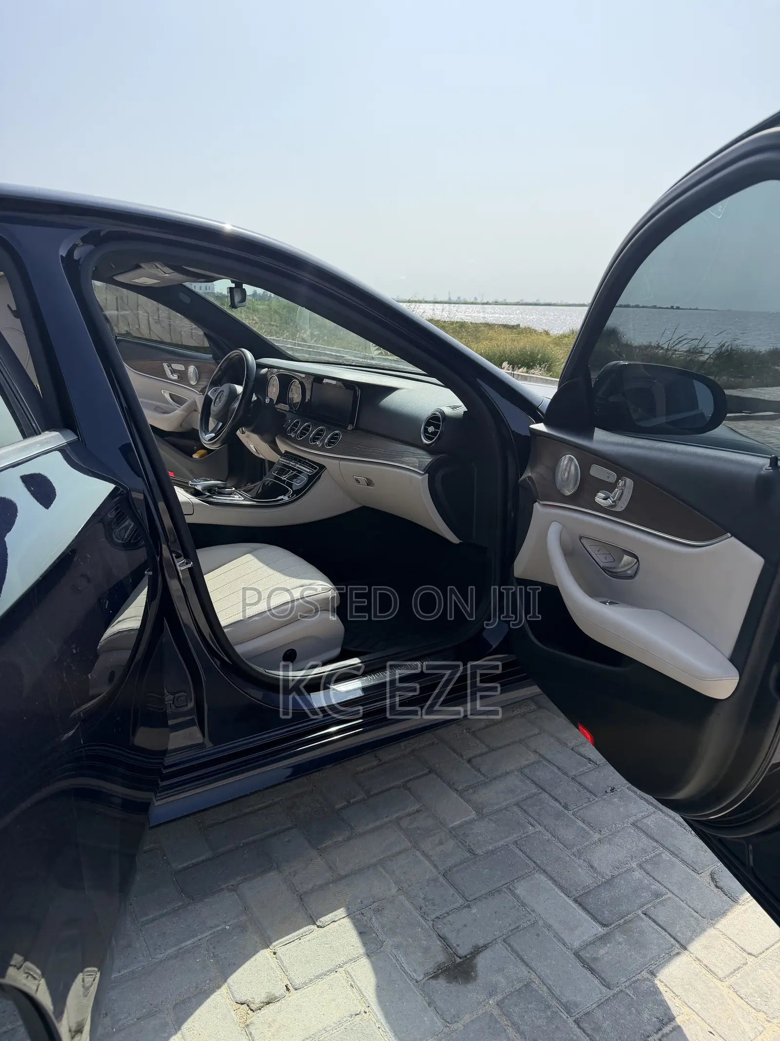 Mercedes-Benz E300 Base RWD Sedan (2.0L 4cyl 9A) 2017 Blue