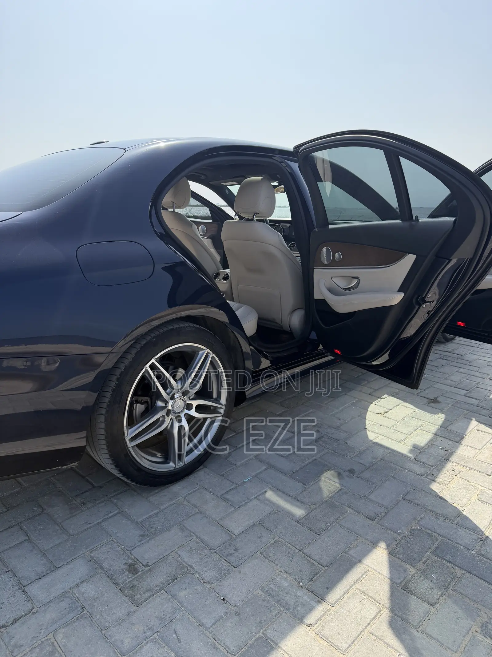 Mercedes-Benz E300 Base RWD Sedan (2.0L 4cyl 9A) 2017 Blue