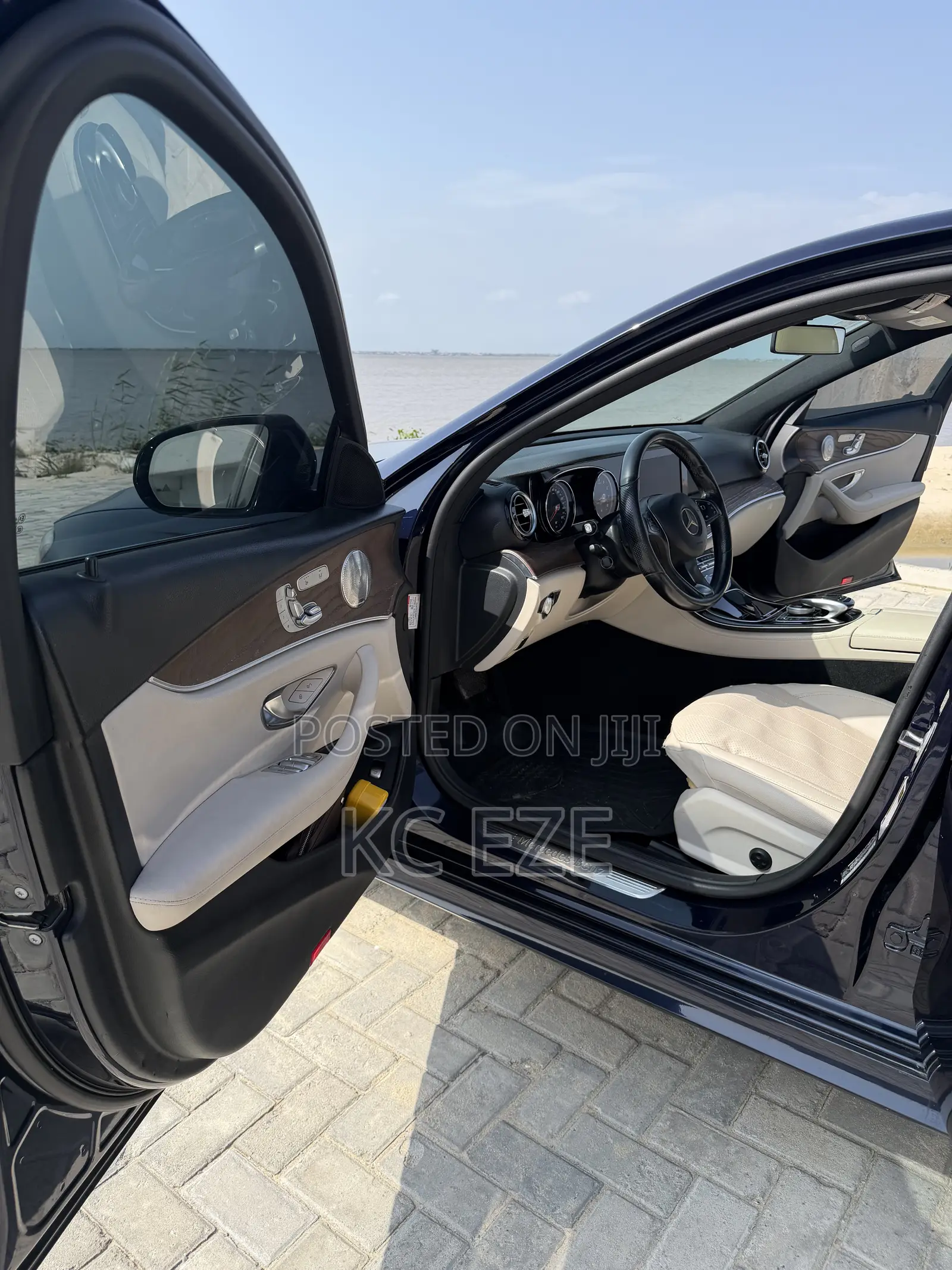 Mercedes-Benz E300 Base RWD Sedan (2.0L 4cyl 9A) 2017 Blue