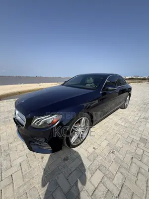 Mercedes-Benz E300 Base RWD Sedan (2.0L 4cyl 9A) 2017 Blue