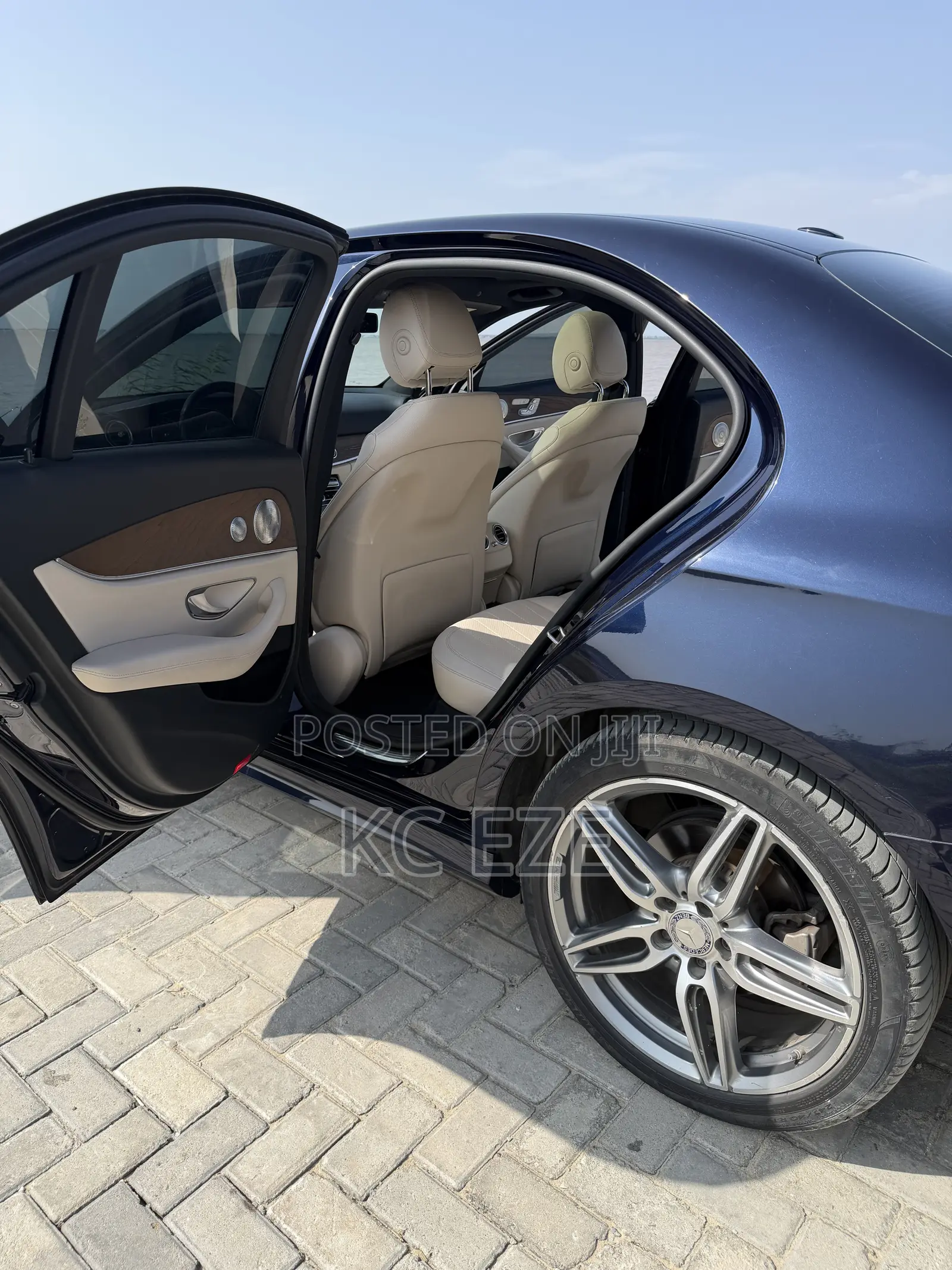 Mercedes-Benz E300 Base RWD Sedan (2.0L 4cyl 9A) 2017 Blue