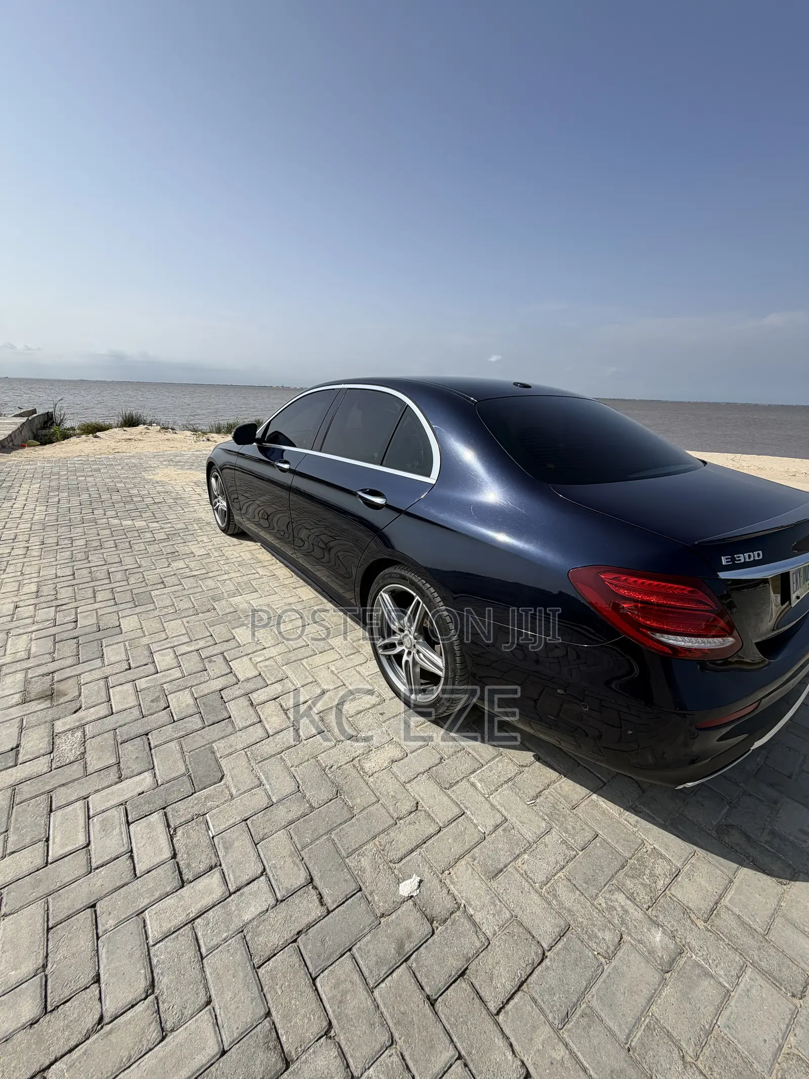 Mercedes-Benz E300 Base RWD Sedan (2.0L 4cyl 9A) 2017 Blue