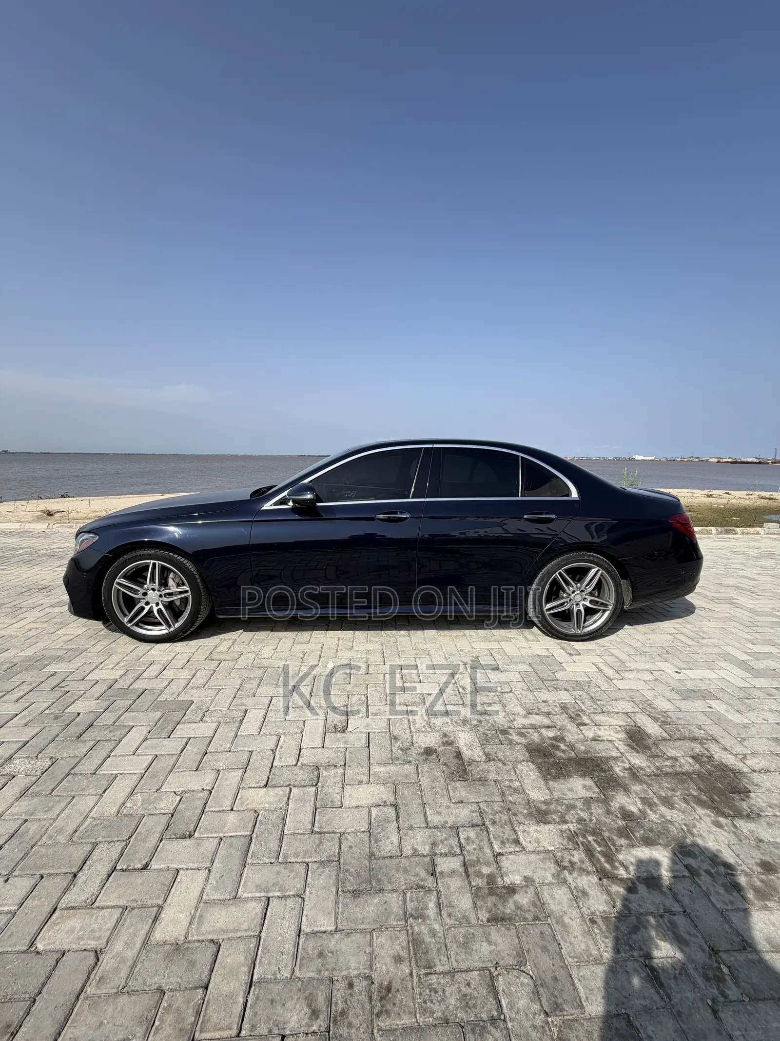 Mercedes-Benz E300 Base RWD Sedan (2.0L 4cyl 9A) 2017 Blue
