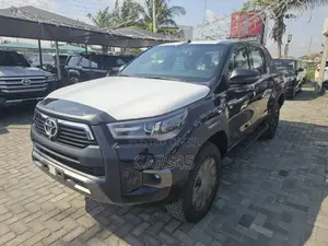 Toyota Hilux 2025 Black