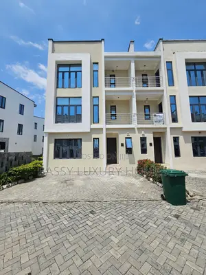 Furnished 4bdrm Apartment in Osapa london for rent