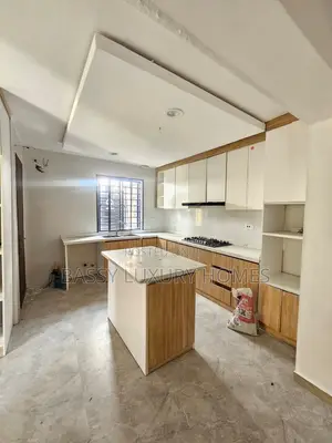 Furnished 4bdrm Apartment in Osapa london for rent