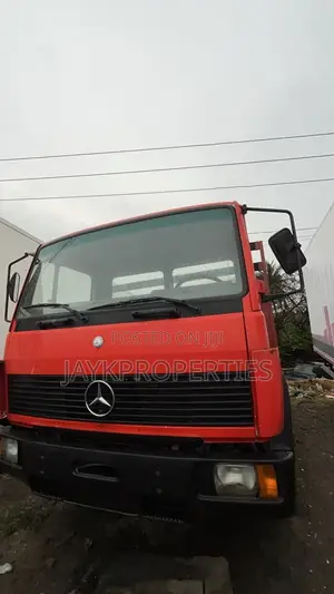 Mercedes Benz 814 Pick Up Truck