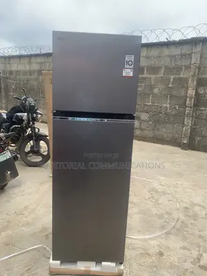 LG 287L Contemporary Refrigerator for Stylish Kitchens