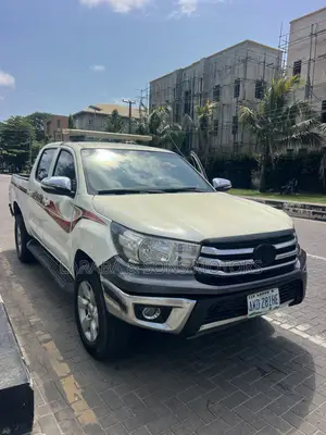 Toyota Hilux 2.7 VVT-i 4X4 SRX 2010 White