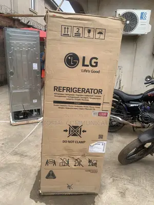 LG 287L Contemporary Refrigerator for Stylish Kitchens