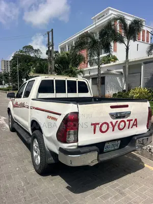 Toyota Hilux 2.7 VVT-i 4X4 SRX 2010 White