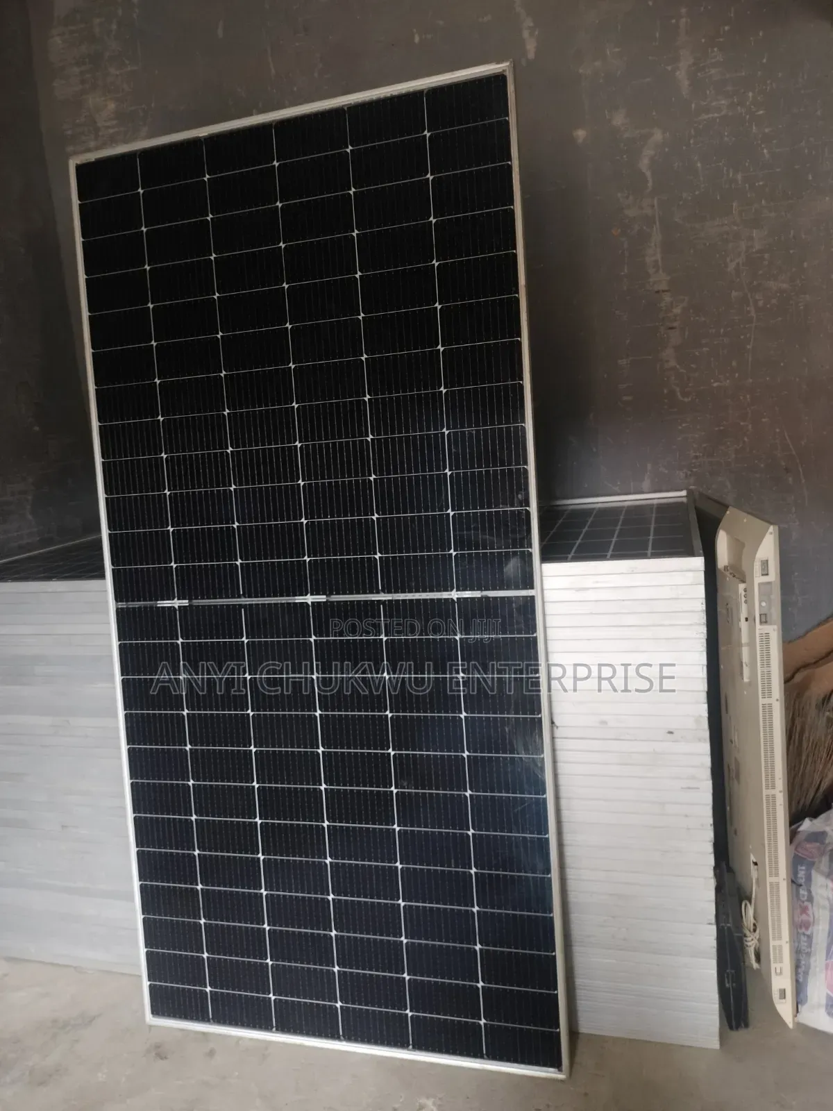 600watts Jinko Sola Panel
