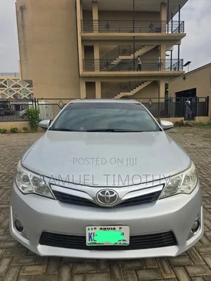 Toyota Camry XLE V6 4dr Sedan (3.5L 6cyl 6A) 2012 Silver