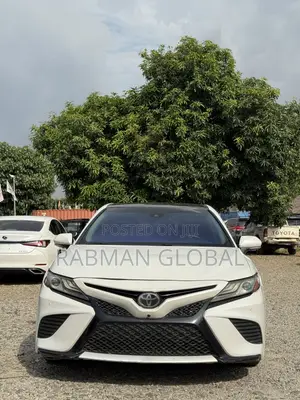 Toyota Camry XSE FWD (2.5L 4cyl 8AM) 2018 White