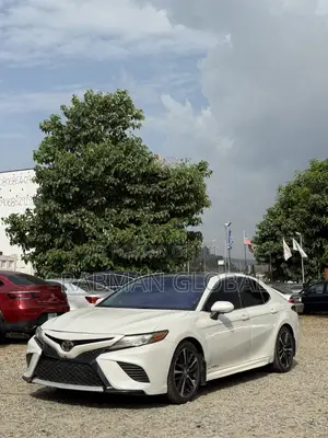 Toyota Camry XSE FWD (2.5L 4cyl 8AM) 2018 White