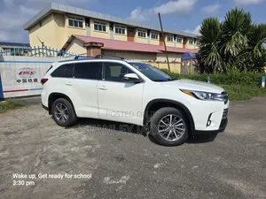 Toyota Highlander XLE 4x4 V6 (3.5L 6cyl 8A) 2018 Off white
