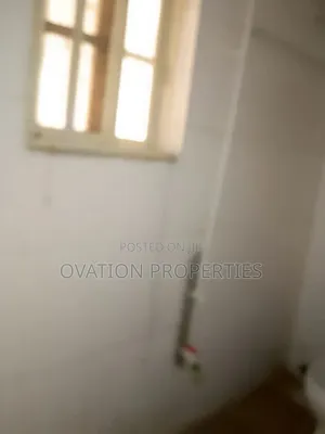 Mini Flat in Off Allen for rent