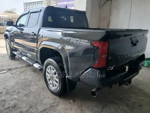 Toyota Tacoma SR5 Double Cab 6' Bed AT 2024 Gray