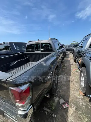 Toyota Tacoma 2018 Gray