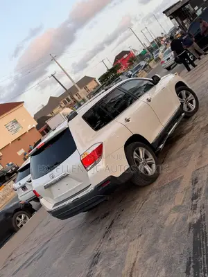 Toyota Highlander Limited 2012 White