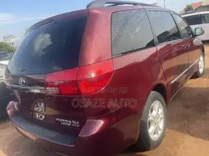 Toyota Sienna 2005 Red