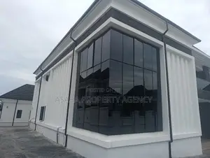 6bdrm Duplex in Oshimili South for sale