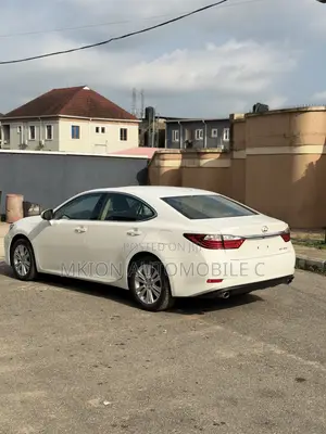 Lexus ES 2015 White