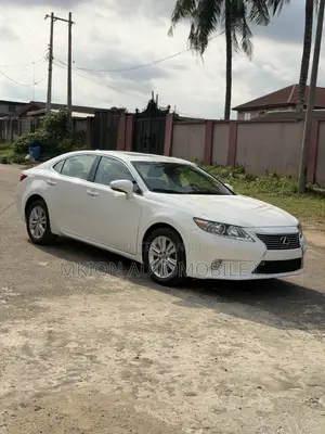 Lexus ES 2015 White