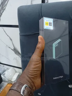 New Samsung Galaxy Z Flip6 512 GB Gray